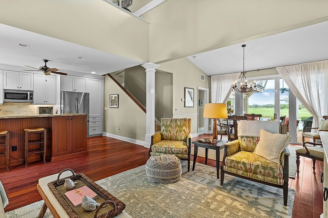 1432 St Davids Ln β photograph 2 of 33