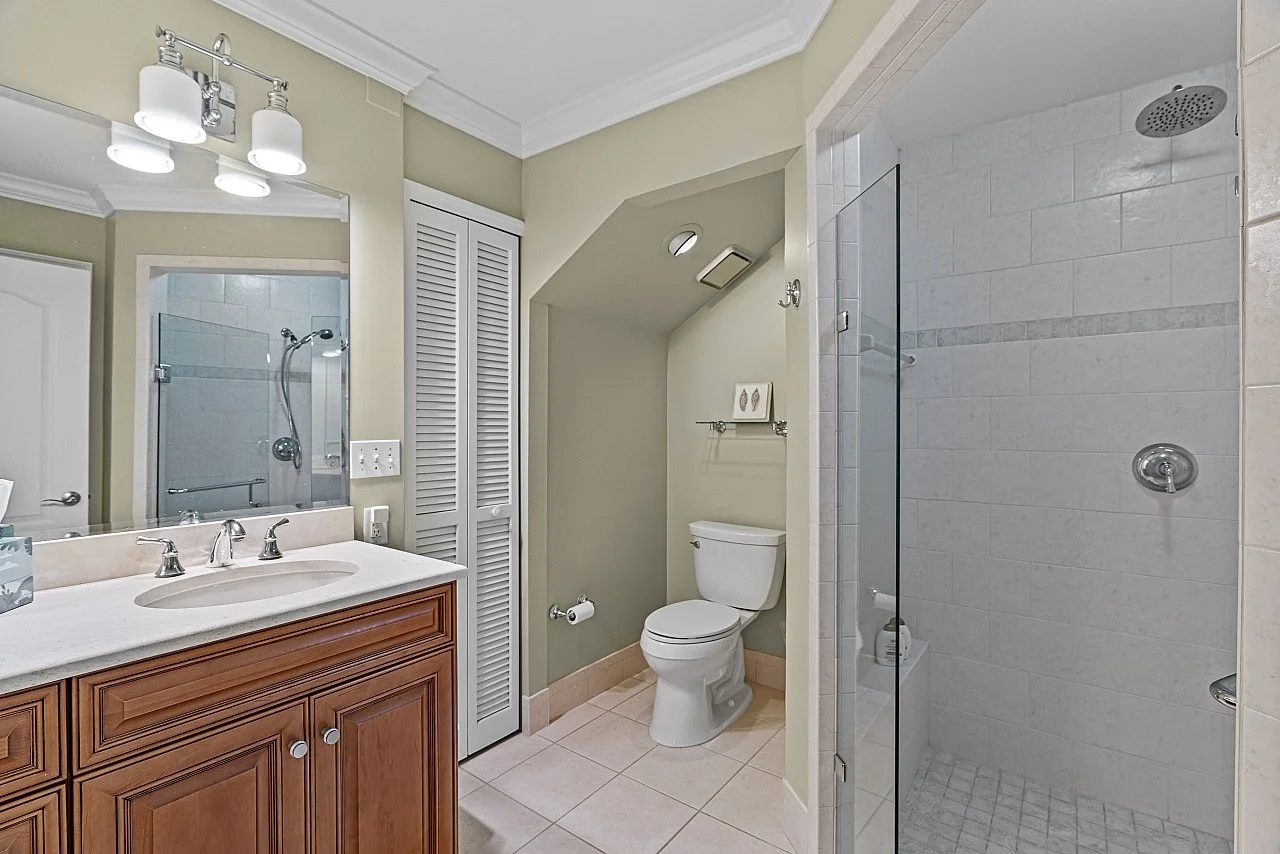 1432 St Davids Ln β photograph 6 of 33