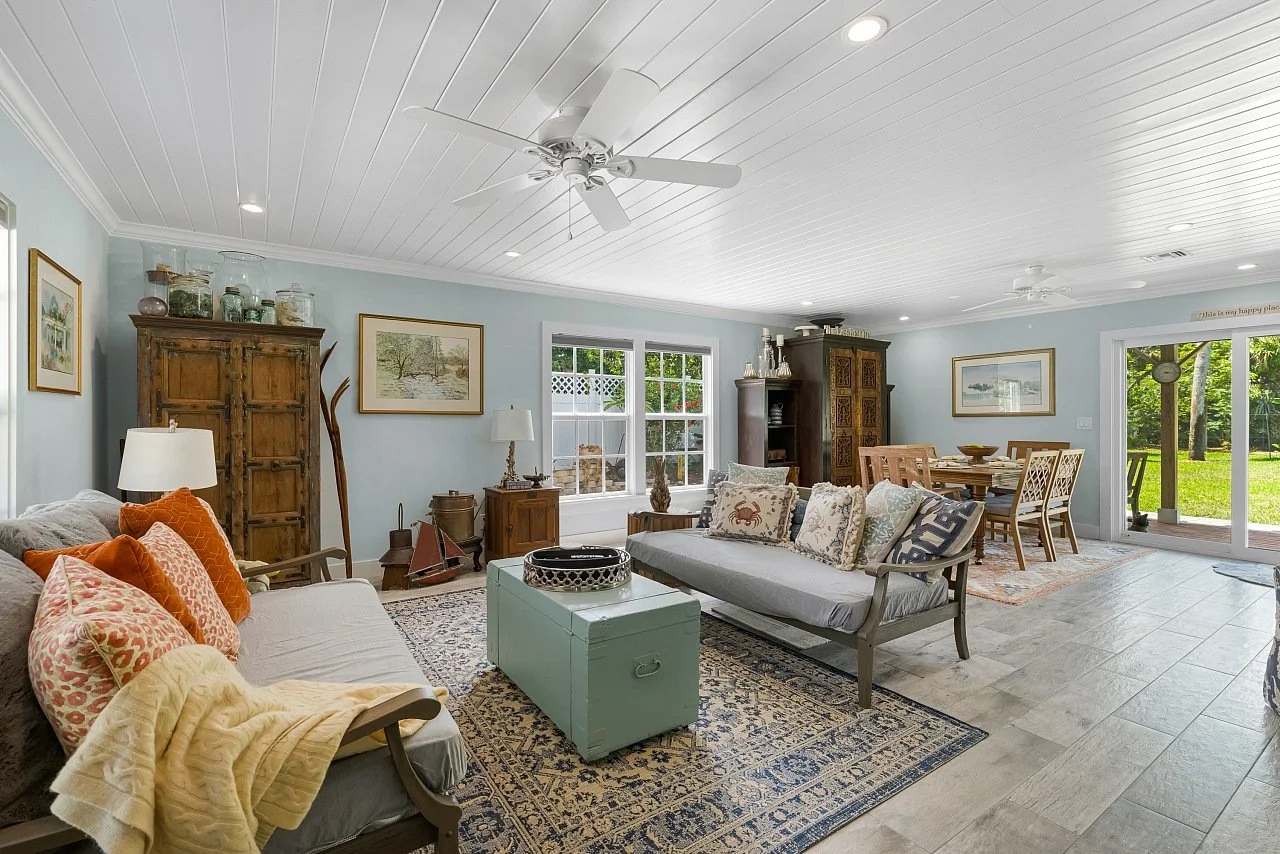2225 Genesea Lane — photograph 3 of 40