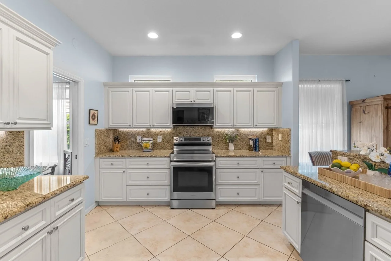 2130 Oyster Bay Drive — photograph 4 of 36