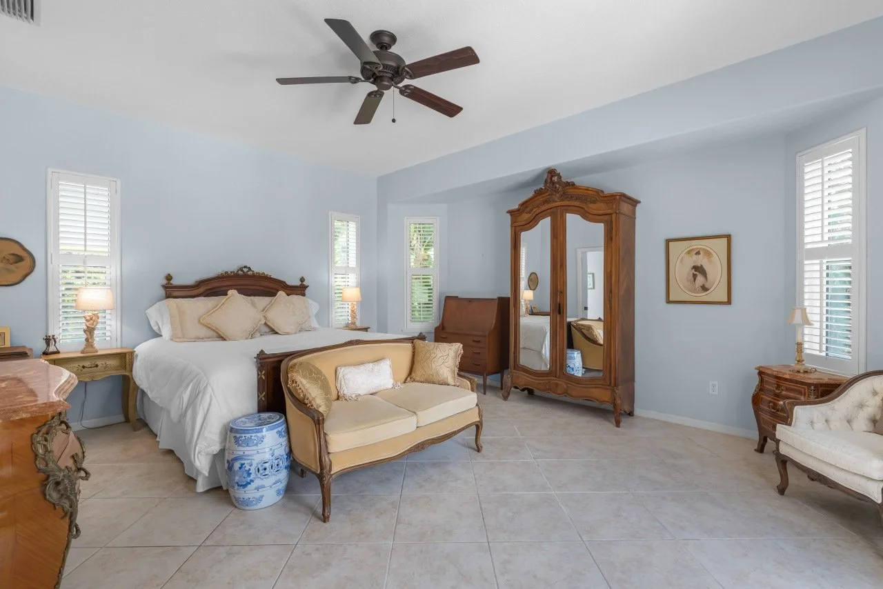 2130 Oyster Bay Drive — photograph 5 of 36