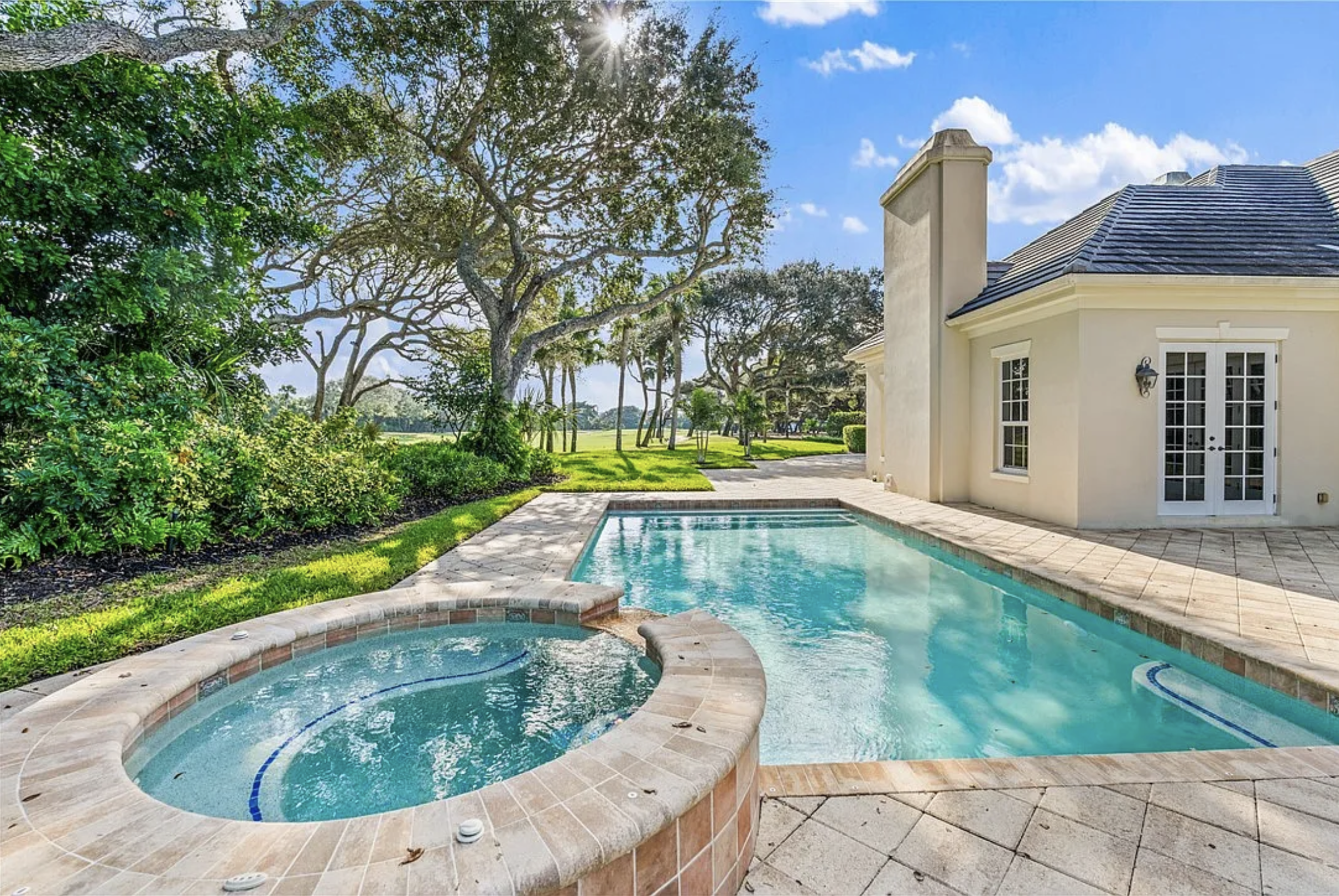 A representative barrier-island estate within Indian River Shores.