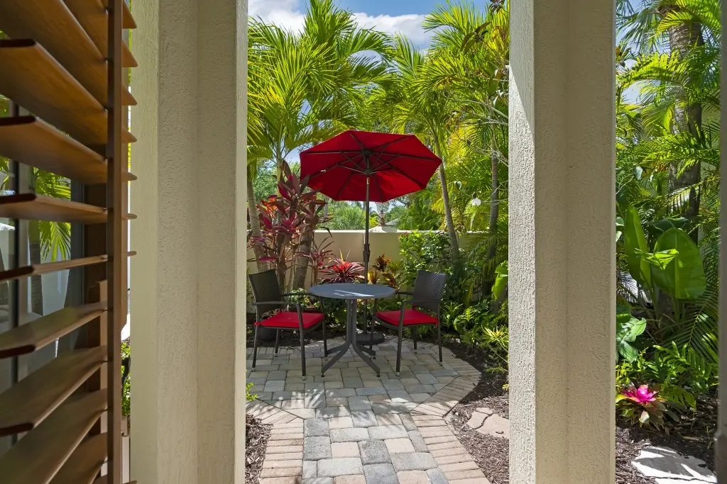 1710 Lake Club Court: the courtyard terrace