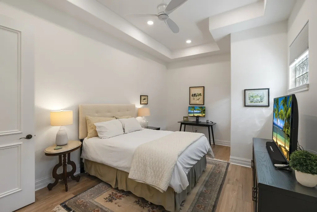 1710 Lake Club Court: a guest bedroom