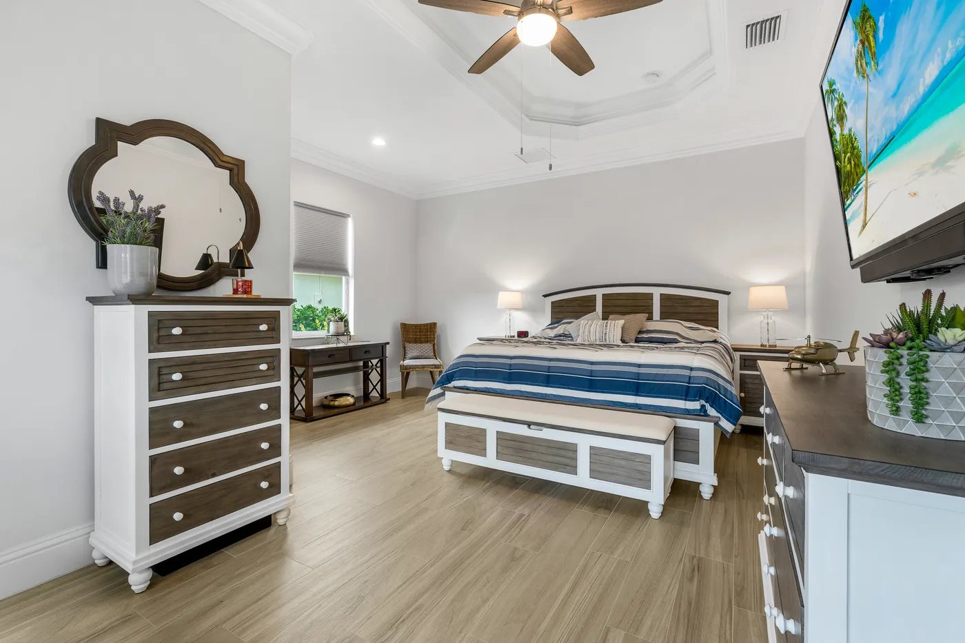 2340 Pine Valley Road: a guest bedroom with ensuite access