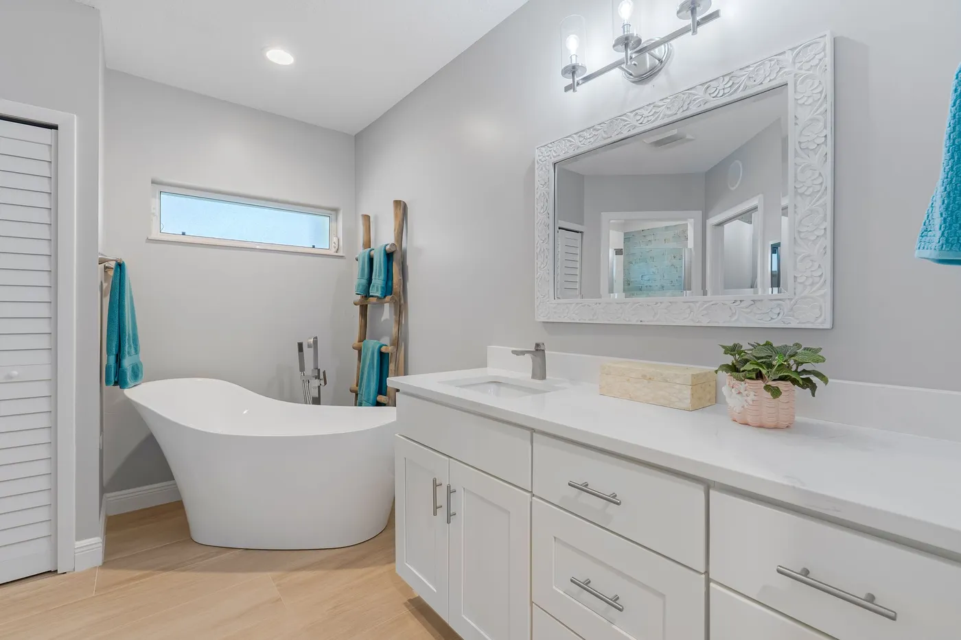 5795 Magnolia Lane: the primary bathroom