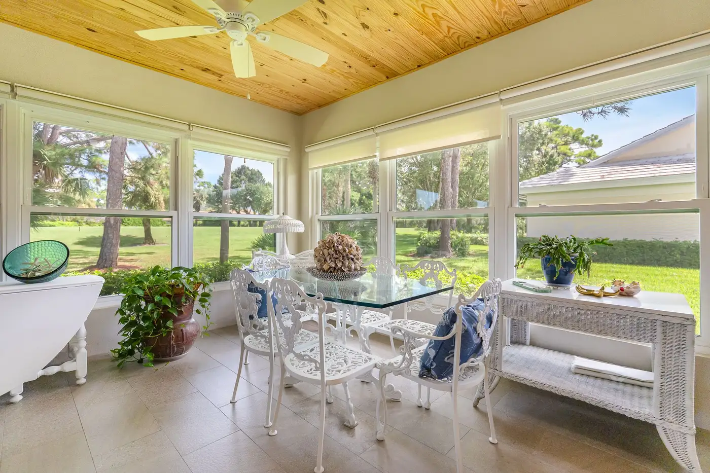 5795 Magnolia Lane: the Florida room from its second angle